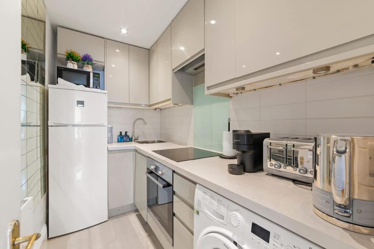Sg, Classic Knightsbridge Loft Apartment Лондон Экстерьер фото